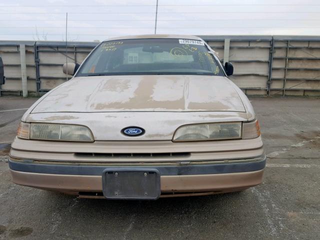 2FACP74W7NX171195 - 1992 FORD CROWN VICT TAN photo 10