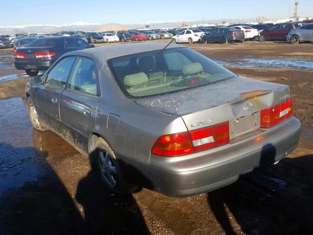 JT8BF28G6W5044017 - 1998 LEXUS ES 300 GRAY photo 3