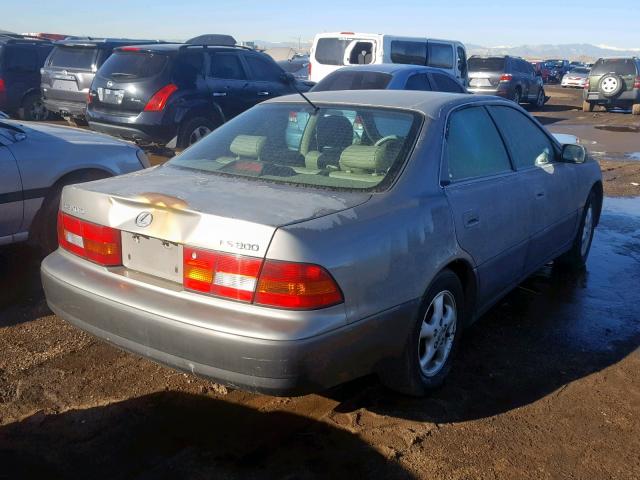 JT8BF28G6W5044017 - 1998 LEXUS ES 300 GRAY photo 4