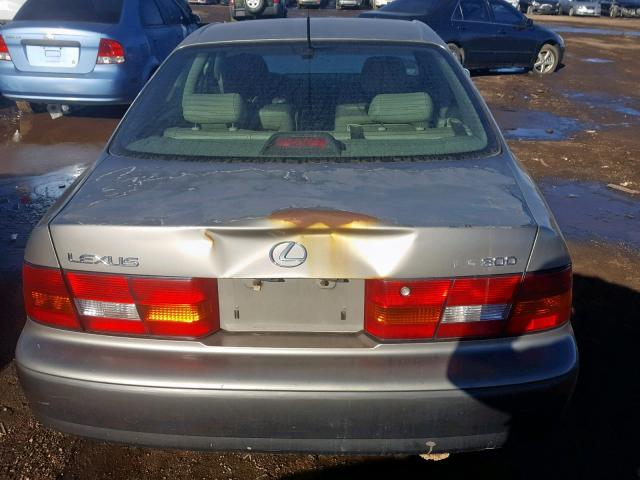 JT8BF28G6W5044017 - 1998 LEXUS ES 300 GRAY photo 9