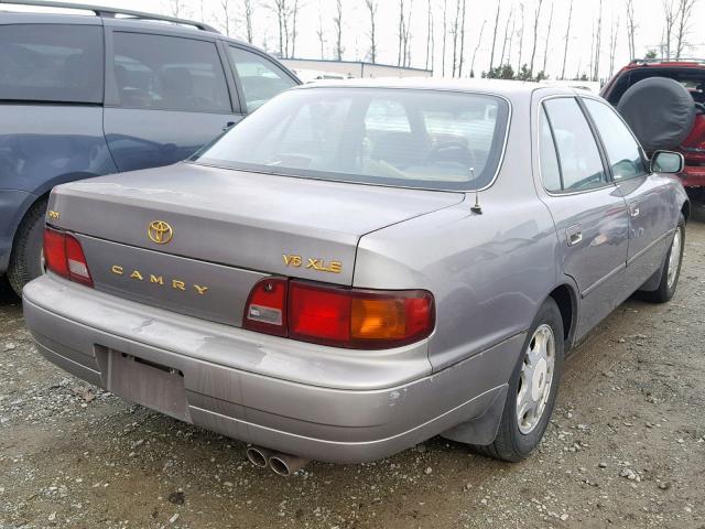 4T1GK13E3SU087261 - 1995 TOYOTA CAMRY XLE GRAY photo 4