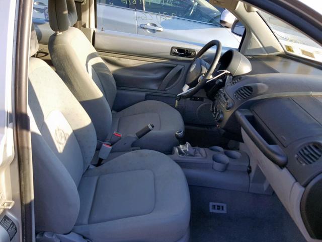 3VWCF21C2XM432304 - 1999 VOLKSWAGEN NEW BEETLE Gümüş foto 5