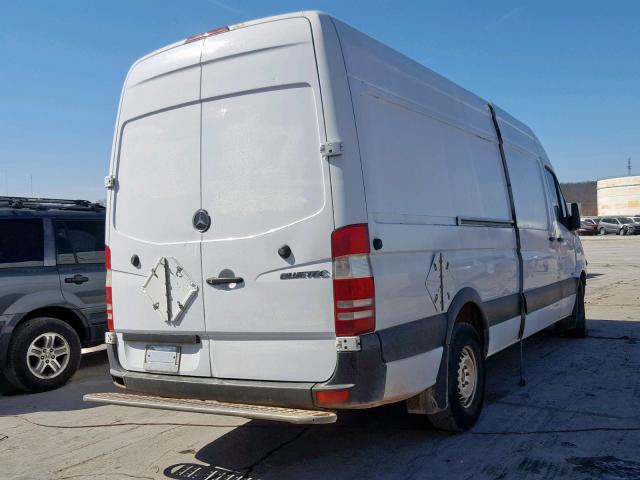 WD3PE8CB8C5697429 - 2012 MERCEDES-BENZ SPRINTER 2 WHITE photo 4