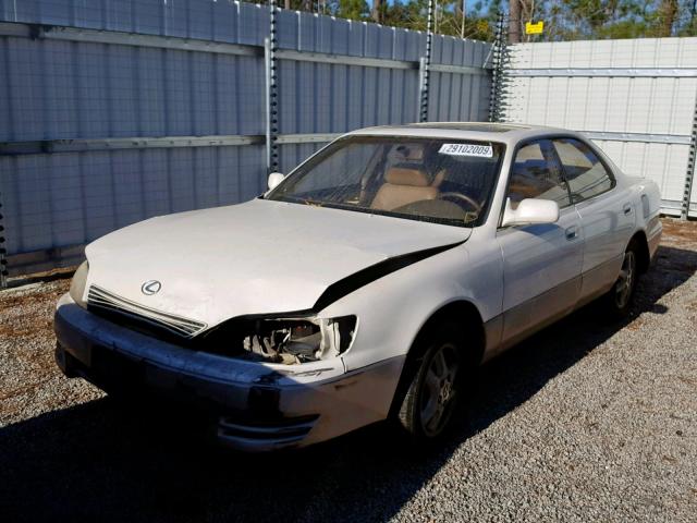 JT8GK13T9R0044420 - 1994 LEXUS ES 300 WHITE photo 2