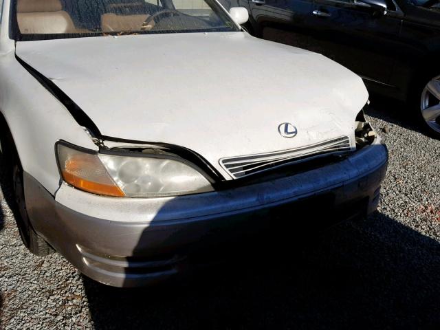 JT8GK13T9R0044420 - 1994 LEXUS ES 300 WHITE photo 9