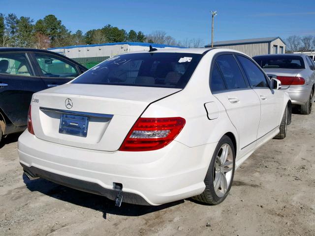 WDDGF4HB1DR269321 - 2013 MERCEDES-BENZ C 250 WHITE photo 4