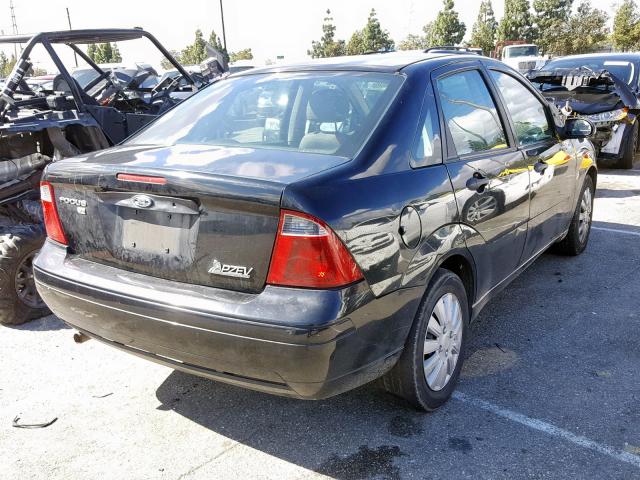 1FAFP34N47W364450 - 2007 FORD FOCUS ZX4 BLACK photo 4