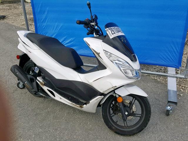 RLHKF1802JY301941 - 2018 HONDA PCX 150 WHITE photo 1