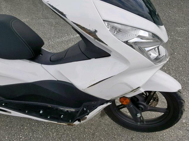 RLHKF1802JY301941 - 2018 HONDA PCX 150 WHITE photo 10