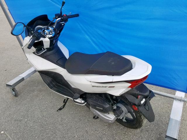 RLHKF1802JY301941 - 2018 HONDA PCX 150 WHITE photo 3