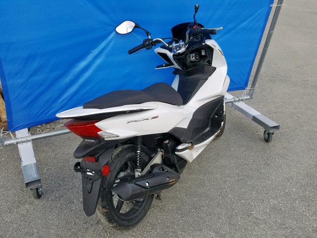 RLHKF1802JY301941 - 2018 HONDA PCX 150 WHITE photo 4