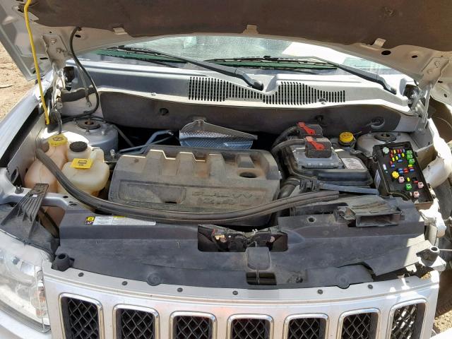 1J4NF1FB0BD210672 - 2011 JEEP COMPASS SP Күміс фото 7
