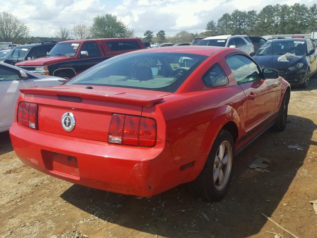 1ZVFT80N975240136 - 2007 FORD MUSTANG RED photo 4