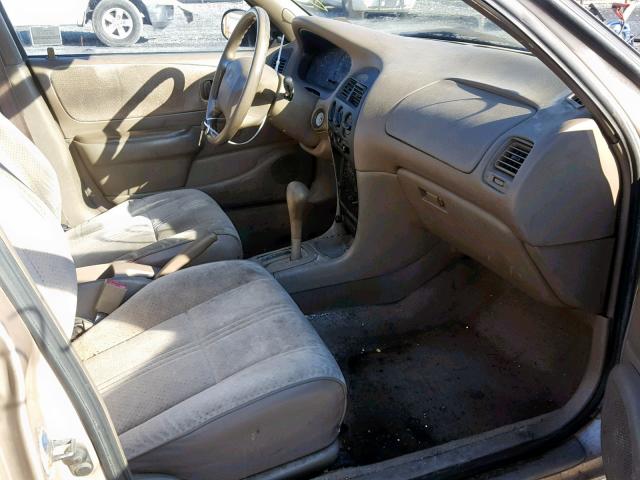 1Y1SK5261VZ408359 - 1997 GEO PRIZM BASE 金色 照片 5