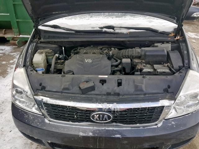 KNDMG4C73C6473812 - 2012 KIA SEDONA LX GRAY photo 7