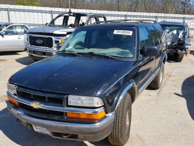 1GNDT13WXY2276417 - 2000 CHEVROLET BLAZER BLACK photo 2