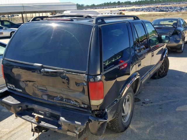 1GNDT13WXY2276417 - 2000 CHEVROLET BLAZER BLACK photo 4