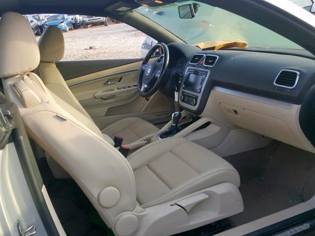 WVWBW7AH3CV011571 - 2012 VOLKSWAGEN EOS KOMFOR 银色 照片 5