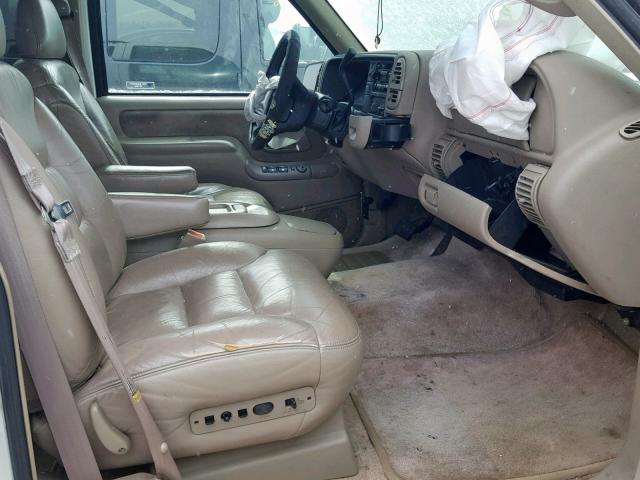 1GKEK13R7WJ727546 - 1998 GMC YUKON WHITE photo 5