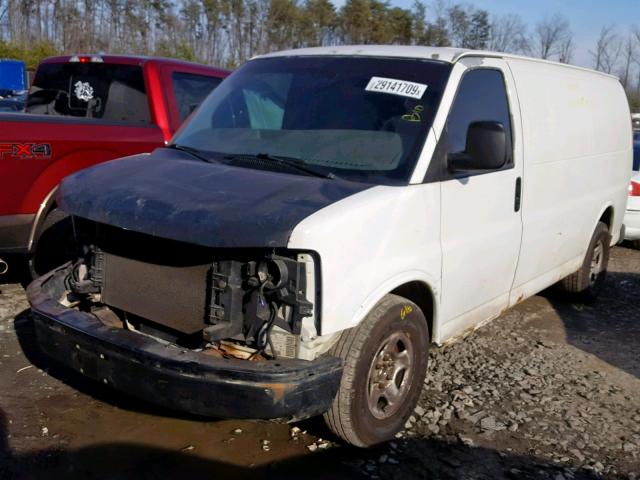 1GCFG15X431107925 - 2003 CHEVROLET EXPRESS G1 WHITE photo 2