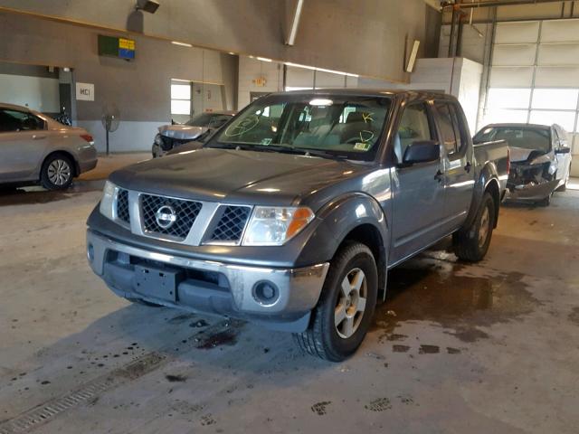 1N6AD07W15C462525 - 2005 NISSAN FRONTIER C GRAY photo 2