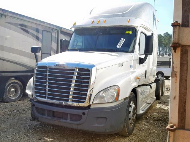 1FUJGLBG7CLBM0265 - 2012 FREIGHTLINER CASCADIA 1 WHITE photo 2