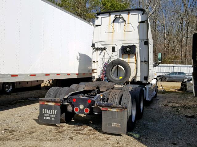 1FUJGLBG7CLBM0265 - 2012 FREIGHTLINER CASCADIA 1 WHITE photo 4