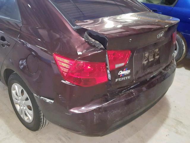 KNAFU4A29A5104185 - 2010 KIA FORTE EX MAROON photo 9