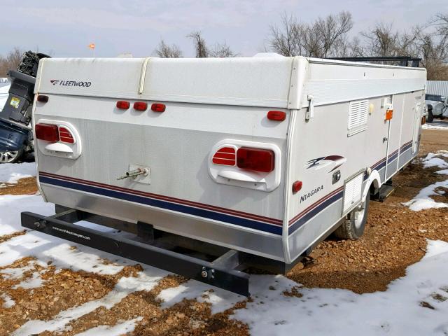 4CG633H1657276005 - 2005 FLEETWOOD TRAILER WHITE photo 4