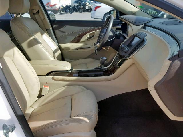 1G4GB5GR2FF239268 - 2015 BUICK LACROSSE WHITE photo 5