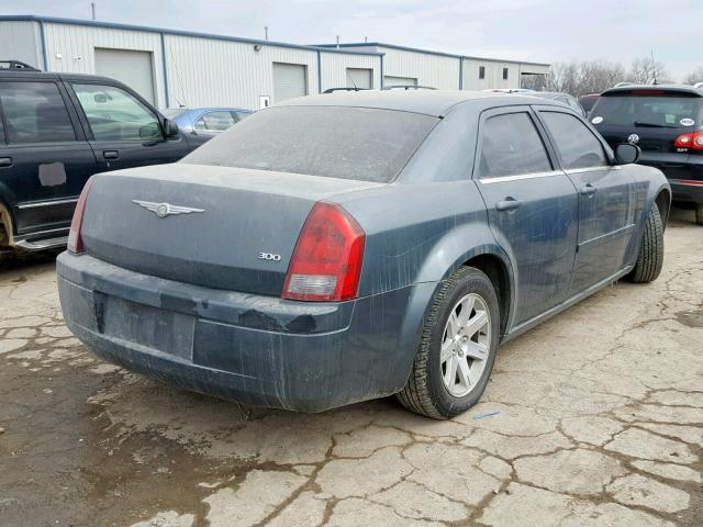 2C3JA43R35H599776 - 2005 CHRYSLER 300 GREEN photo 4