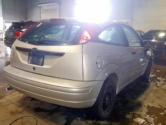 1FAHP31N17W347666 - 2007 FORD FOCUS ZX3 WHITE photo 4