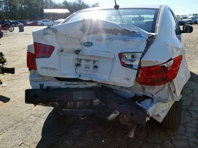 KNAFU4A24A5820864 - 2010 KIA FORTE EX WHITE photo 9