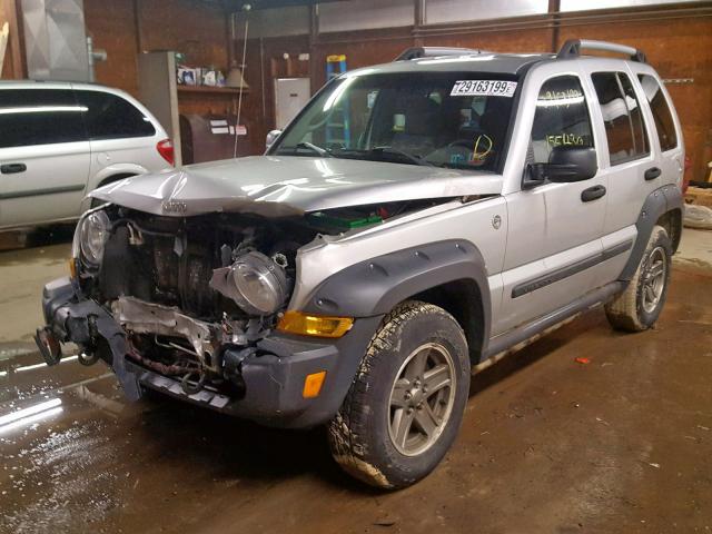 1J4GL38K15W687632 - 2005 JEEP LIBERTY RE SILVER photo 2