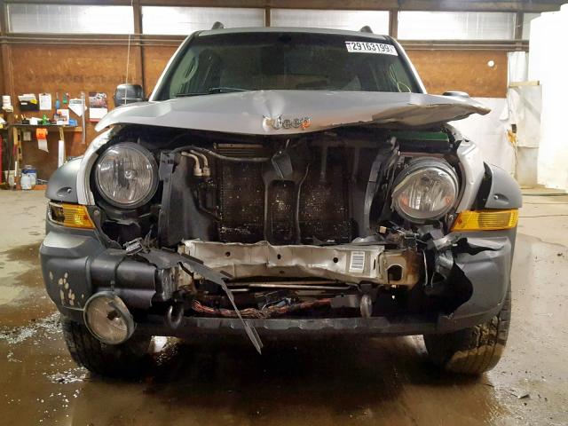1J4GL38K15W687632 - 2005 JEEP LIBERTY RE SILVER photo 9
