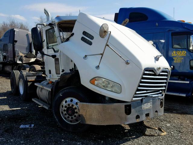 1M1AK06Y87N015855 - 2007 MACK 600 CXN600 WHITE photo 1