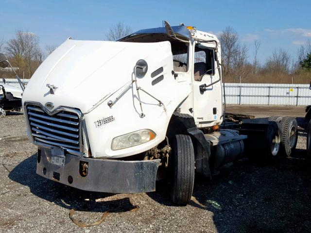 1M1AK06Y87N015855 - 2007 MACK 600 CXN600 WHITE photo 2