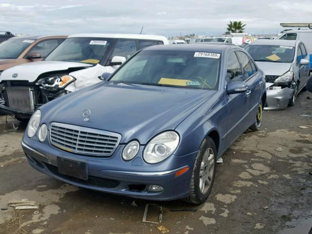 WDBUF65J95A675110 - 2005 MERCEDES-BENZ E 320 GREEN photo 2