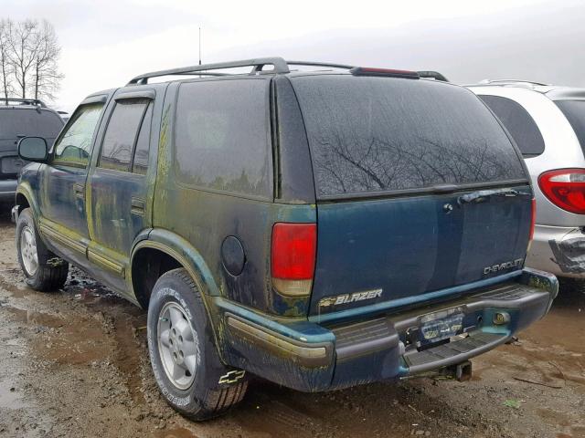 1GNDT13W1WK126497 - 1998 CHEVROLET BLAZER GREEN photo 3