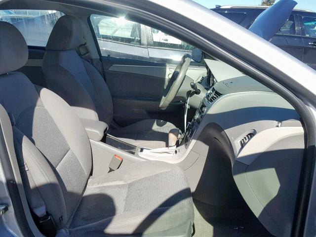 1G1ZB5E09CF113771 - 2012 CHEVROLET MALIBU LS SILVER photo 5