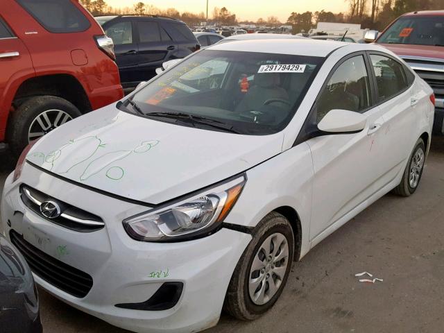 KMHCT4AE4GU139343 - 2016 HYUNDAI ACCENT SE WHITE photo 2