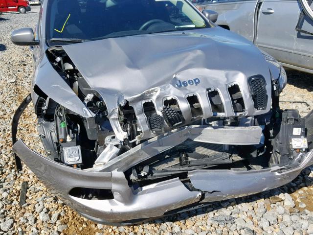 1C4PJLCB0JD537407 - 2018 JEEP CHEROKEE L SILVER photo 9