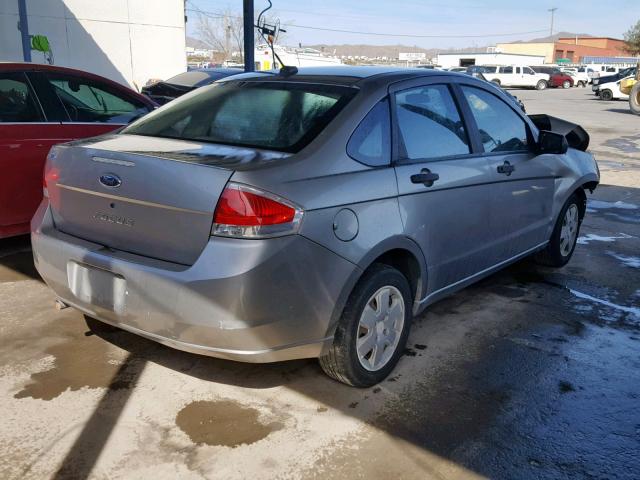 1FAHP34N78W143189 - 2008 FORD FOCUS S/SE SILVER photo 4