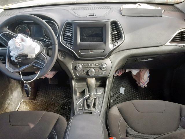 1C4PJLCB2KD222304 - 2019 JEEP CHEROKEE L WHITE photo 9