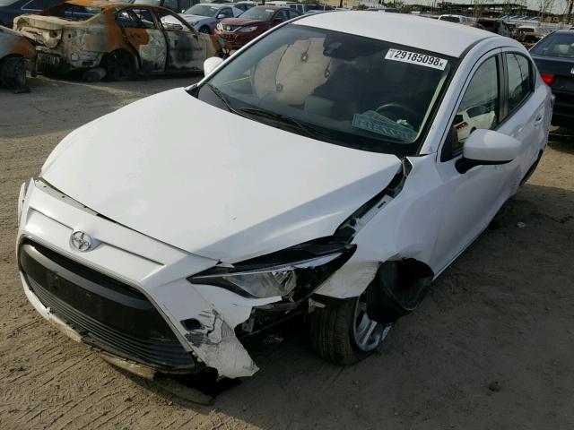 3MYDLBZV7GY129325 - 2016 TOYOTA SCION IA WHITE photo 2