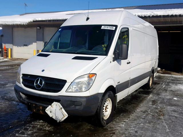 WD3PE8CB6B5582813 - 2011 MERCEDES-BENZ SPRINTER 2 WHITE photo 2