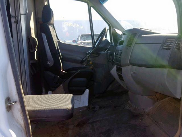 WD3PE8CB6B5582813 - 2011 MERCEDES-BENZ SPRINTER 2 WHITE photo 5