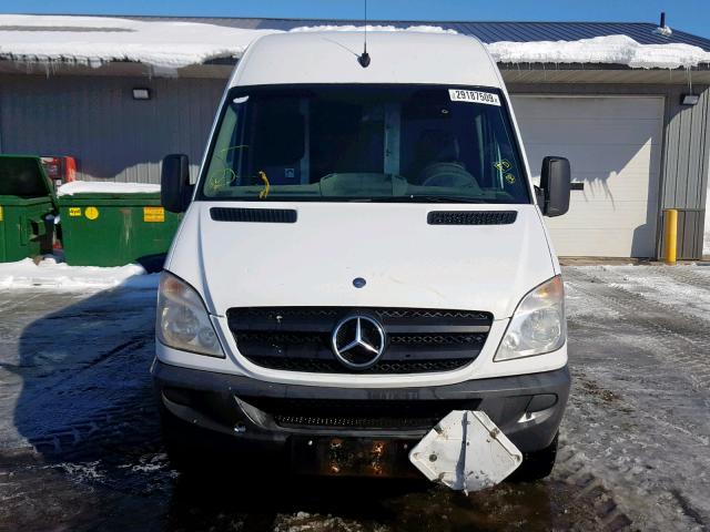 WD3PE8CB6B5582813 - 2011 MERCEDES-BENZ SPRINTER 2 WHITE photo 9