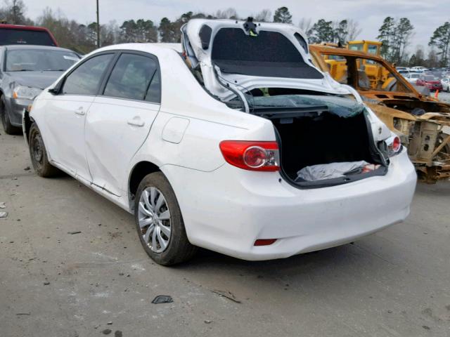 2T1BU4EE0DC980589 - 2013 TOYOTA COROLLA BA WHITE photo 3
