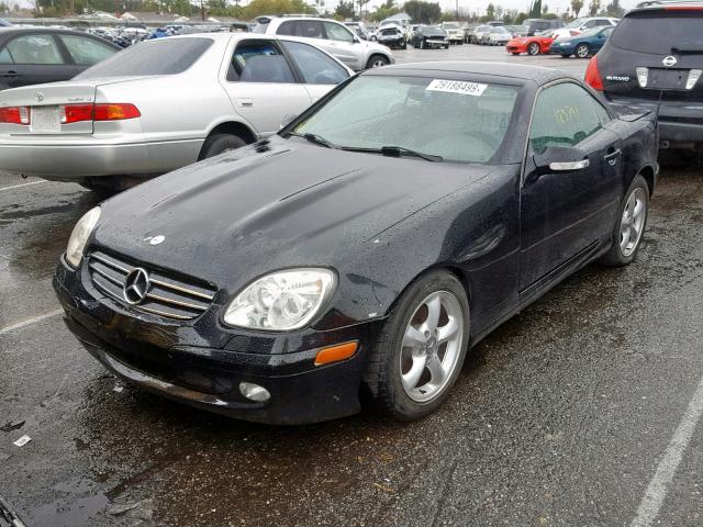 WDBKK65F21F176466 - 2001 MERCEDES-BENZ SLK 320 BLACK photo 2